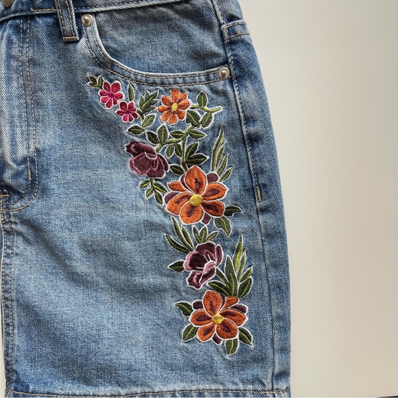 Jean Skirt - Picture 2 of 6